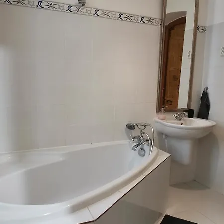 Appartement Downtown 3 Bdr Charm - Walk To Attractions Bratislava