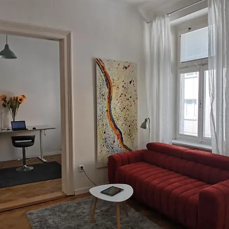 Apartment Downtown 3 Bdr Charm - Walk To Attractions Bratislava