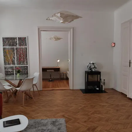 Downtown 3 Bdr Charm - Walk To Attractions Apartment *