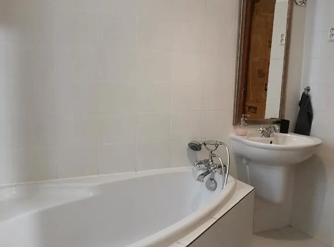 Lägenhet Downtown 3 Bdr Charm - Walk To Attractions Bratislava