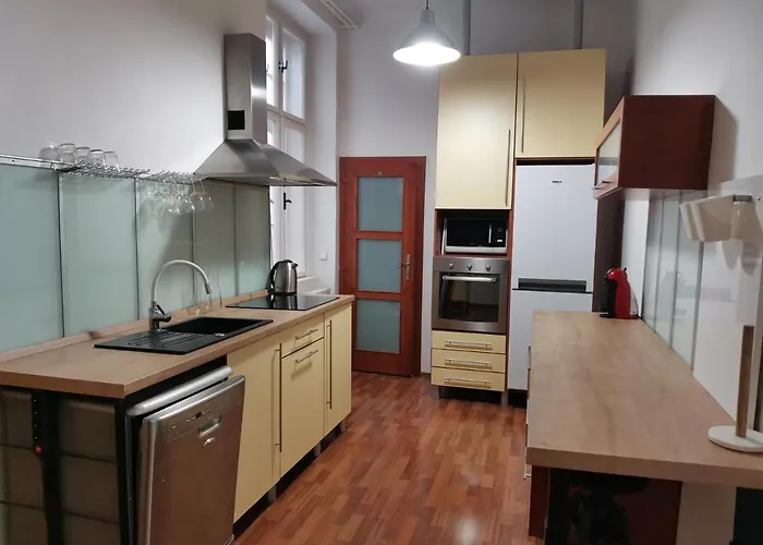 Downtown 3 Bdr Charm - Walk To Attractions * 브라티슬라바