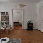 Downtown 3 Bdr Charm - Walk To Attractions Apartmán *