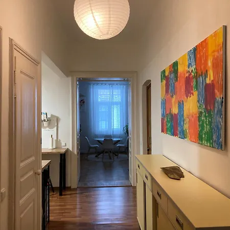 Downtown 3 Bdr Charm - Walk To Attractions 布拉迪斯拉发